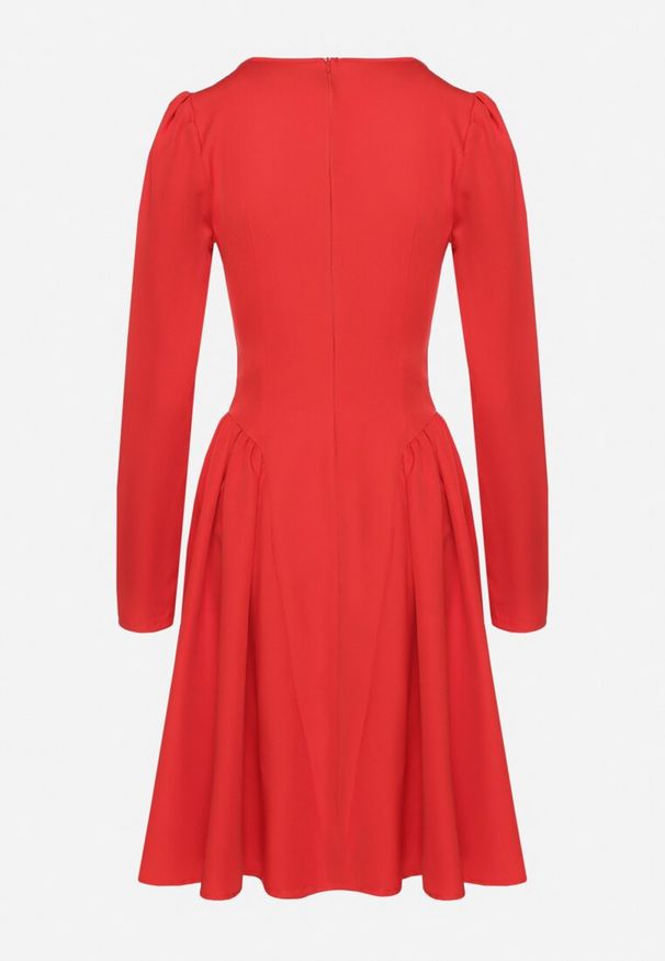 Born2be - Czerwona Rozkloszowana Sukienka z Usztywnianymi Miseczkami Tillimara. Kolor: czerwony. Typ sukienki: dopasowane