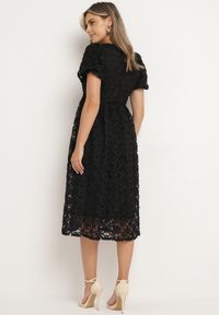 Born2be - Czarna Rozkloszowana Sukienka z Przeźroczystym Tiulem z Ozdobnym Wzorem Exbia. Typ kołnierza: dekolt w łódkę. Kolor: czarny. Materiał: tiul. Wzór: ażurowy. Styl: elegancki, klasyczny #7