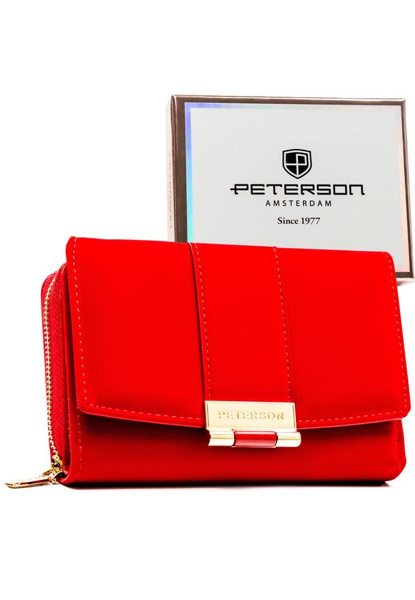 Poziomy portfel damski wykonany ze skóry ekologicznej w czerwonym kolorze, zamykany na zatrzask - Peterson. Kolor: czerwony. Materiał: skóra ekologiczna. Wzór: gładki