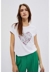 MOODO - Bawełniana bluzka z printem w kształcie serca biała. Kolor: biały. Materiał: bawełna. Wzór: nadruk