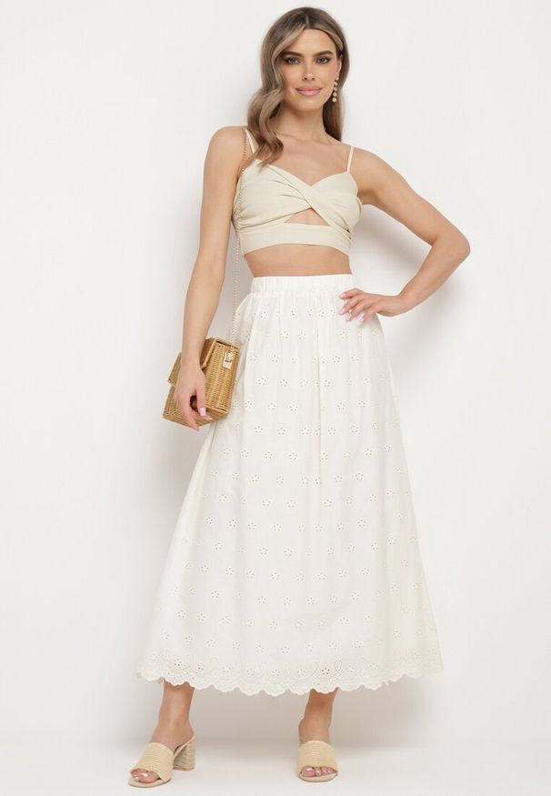 Born2be - Jasnobeżowa Rozkloszowana Spódnica z Bawełnianej Haftowanej Tkaniny z Gumką w Pasie i Podszewką Moonxira. Okazja: na co dzień. Kolor: beżowy. Materiał: tkanina, bawełna. Wzór: haft. Styl: casual, elegancki