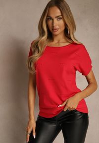 Renee - Czerwona Dzianinowa Bluzka z Cyrkoniowymi Aplikacjami Fenellia. Okazja: na co dzień. Kolor: czerwony. Materiał: dzianina. Wzór: aplikacja. Styl: casual, glamour #5