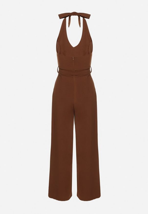 Born2be - Brązowy Taliowany Kombinezon z Paskiem Wiązaniem i Odkrytymi Plecami Malurea. Okazja: na imprezę, na co dzień. Kolor: brązowy. Materiał: jeans. Sezon: lato. Styl: casual