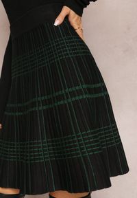 Renee - Czarno-Zielona Rozkloszowana Spódnica Mini w Kratę Kossima. Kolor: czarny. Materiał: dzianina. Sezon: jesień, zima #3