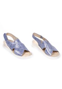 Inna - Sandały na koturnie połyskujące skórzane fioletowo-niebieskie Sempre 1635-39. Kolor: niebieski, fioletowy, wielokolorowy. Materiał: skóra. Obcas: na koturnie. Styl: elegancki