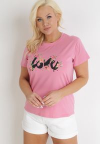 Born2be - Różowy Bawełniany T-shirt z Krótkim Rękawem i Nadrukiem Naremena. Kolor: różowy. Materiał: bawełna. Długość rękawa: krótki rękaw. Długość: krótkie. Wzór: nadruk. Sezon: wiosna, lato #1