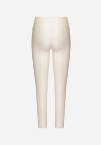 Born2be - Białe Legginsy z Ekoskóry Ocieplane z Efektem Push-Up Labrisa. Okazja: na co dzień. Stan: podwyższony. Kolor: biały. Materiał: materiał. Styl: elegancki, casual