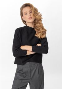 Volcano - Czarny sweter S-TILLY. Kolor: czarny. Materiał: prążkowany, materiał, poliamid, włókno, dzianina, wiskoza. Długość rękawa: krótki rękaw. Wzór: prążki, gładki. Styl: elegancki #1