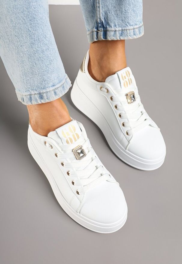 Born2be - Biało-Złote Sneakersy na Grubej Podeszwie z Metaliczną Wstawką Desalita. Okazja: na co dzień. Zapięcie: sznurówki. Kolor: biały. Materiał: jeans