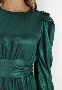 Born2be - Zielona Sukienka Metaliczna z Bufiastym Rękawem Havo. Kolor: zielony. Materiał: tkanina. Sezon: zima #5