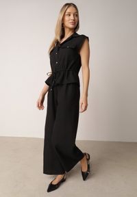Born2be - Czarny Bawełniano-Wiskozowy Kombinezon Koszulowy Bez Rękawów z Baskinką Marmaya. Okazja: na co dzień. Kolor: czarny. Materiał: wiskoza, bawełna. Długość rękawa: bez rękawów. Styl: casual, klasyczny, elegancki #1