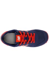 Buty dziecięce New Balance YC373AI2 – granatowe. Okazja: na uczelnię. Kolor: niebieski. Materiał: materiał, syntetyk, guma. Szerokość cholewki: normalna. Wzór: kolorowy. Model: New Balance 373 #2