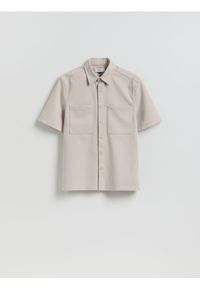 Reserved - Koszula regular z dodatkiem włókna bambusowego - beżowy. Kolor: beżowy. Materiał: włókno