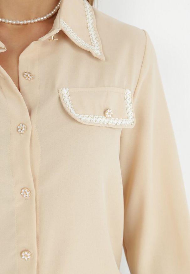 Born2be - Beżowa Koszula z Biżuteryjnymi Guzikami i Eleganckimi Lamówkami Athehir. Kolor: beżowy. Styl: elegancki