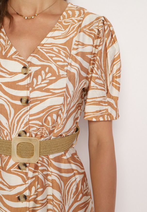 Born2be - Beżowa Sukienka o Koszulowym Kroju z Plecionym Paskiem w Talii Zaratia. Okazja: na co dzień. Kolor: beżowy. Materiał: tkanina, wiskoza. Sezon: lato. Typ sukienki: koszulowe. Styl: casual, elegancki