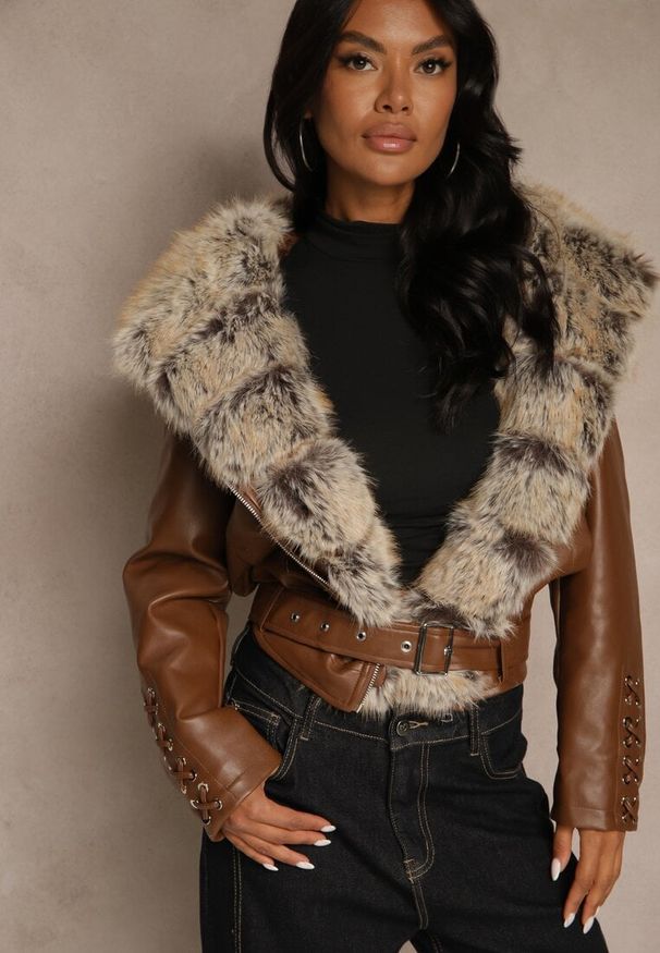 Renee - Brązowa Kurtka Ramoneska z Kapturem z Futrem z Możliwością Odpięcia Aplinna. Okazja: na co dzień. Typ kołnierza: kaptur. Kolor: brązowy. Materiał: futro. Styl: casual