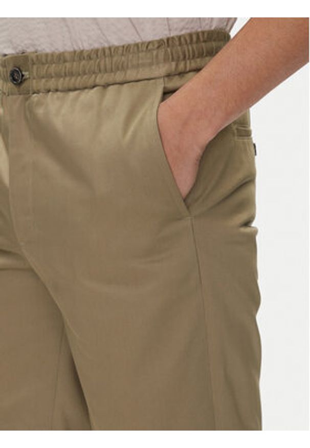 AMI PARIS - AMI Paris Szorty materiałowe HSO303.CO0103 Khaki Regular Fit. Kolor: brązowy. Materiał: bawełna