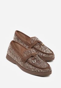 Renee - Brązowe Mokasyny z Cyrkoniami i Ozdobami Distantsteam. Okazja: na co dzień. Kolor: brązowy. Materiał: jeans. Wzór: aplikacja. Styl: glamour, casual #6
