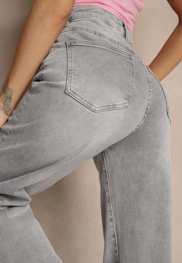 Renee - Jasnoszare Jeansy High Waist z Szeroką Nogawką Aliriana. Okazja: na co dzień. Stan: podwyższony. Kolor: szary. Styl: casual, elegancki