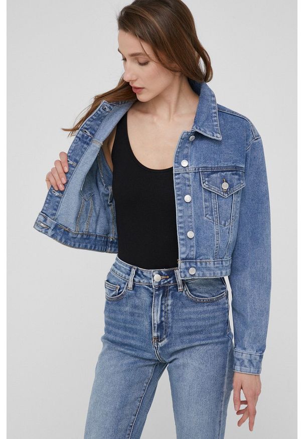 Answear Lab kurtka jeansowa damska przejściowa oversize. Kolor: niebieski. Materiał: jeans. Styl: wakacyjny