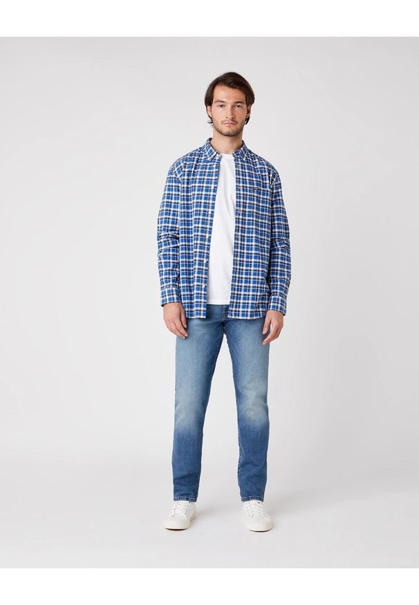 Wrangler - KOSZULA MĘSKA WRANGLER LS 1PKT BUTTON DOWN NAVY W5A3TS114 112130036. Typ kołnierza: button down