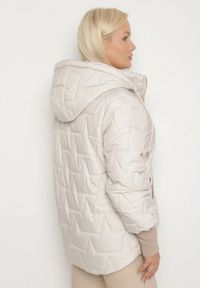 Born2be - Jasnoszara Pikowana Kurtka o Prostym Kroju z Kapturem Tulorisa. Okazja: na co dzień, na spacer. Typ kołnierza: kaptur. Kolekcja: plus size. Kolor: szary. Materiał: jeans. Wzór: aplikacja. Styl: klasyczny, casual, elegancki #4