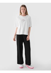 4f - 4F T-shirt oversize z nadrukiem damski - biały XS. Okazja: na co dzień. Kolor: biały. Materiał: bawełna, jersey, dzianina. Wzór: nadruk. Styl: sportowy, klasyczny, casual
