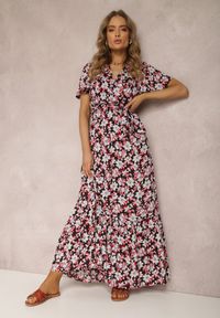 Renee - Czarno-Czerwona Sukienka z Wiskozy Teofeneus. Kolor: czerwony. Materiał: wiskoza. Długość rękawa: krótki rękaw. Wzór: kwiaty. Typ sukienki: kopertowe. Długość: maxi
