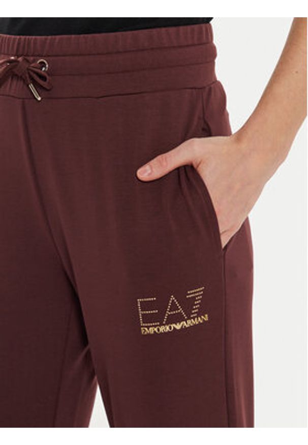 EA7 Emporio Armani Spodnie dresowe 8NTP66 TJ9RZ 1755 Brązowy Regular Fit. Kolor: brązowy. Materiał: syntetyk
