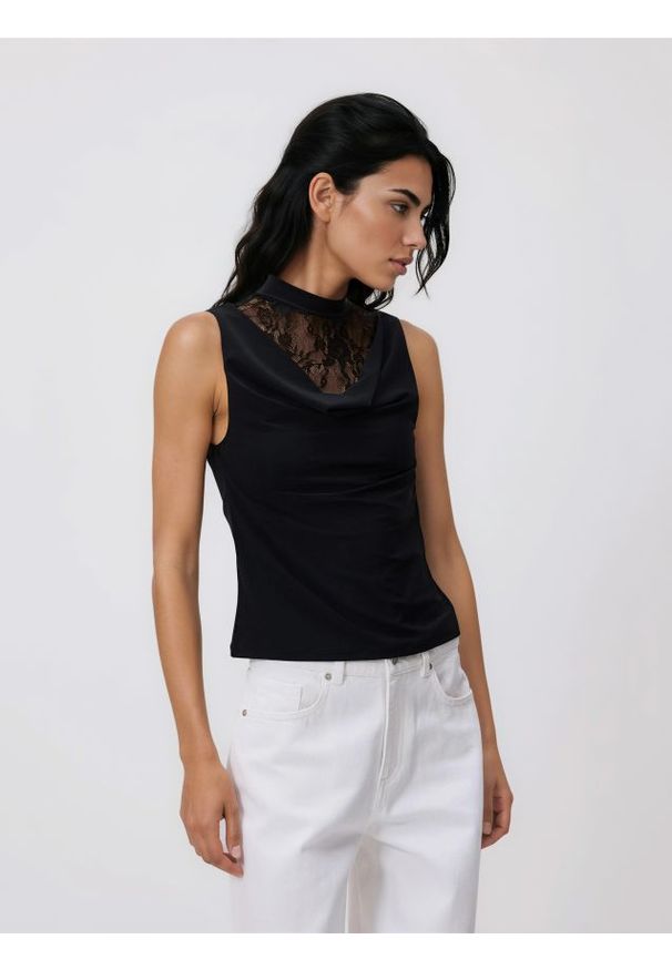Reserved - Top z koronką - czarny. Kolor: czarny. Materiał: koronka. Wzór: koronka