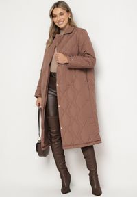 Born2be - Brązowy Długi Płaszcz Kurtka z Kołnierzem i Pikowaniem Semere. Kolor: brązowy. Długość: długie #2