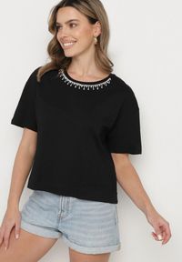 Born2be - Czarny Bawełniany T-shirt Ozdobiony Cyrkoniami Fadelis. Okazja: na spotkanie biznesowe, na co dzień. Kolor: czarny. Materiał: bawełna. Wzór: aplikacja. Styl: casual, elegancki, biznesowy #4