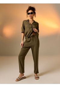 Sinsay - Wiskozowe spodnie straight leg - zielony. Kolor: zielony. Materiał: wiskoza #1