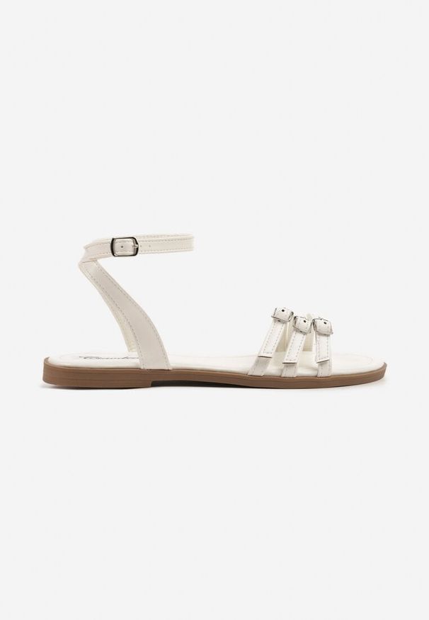 Born2be - Białe Sandały z Ozdobnymi Paskami i Klamrą Noviraella. Okazja: na co dzień. Zapięcie: klamry. Kolor: biały. Materiał: jeans. Sezon: lato. Styl: casual