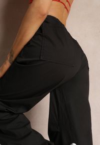 Renee - Czarne Szerokie Spodnie Spadochronowe ze Stoperami Ranyah. Stan: podwyższony. Kolor: czarny. Materiał: tkanina, bawełna. Wzór: gładki, jednolity