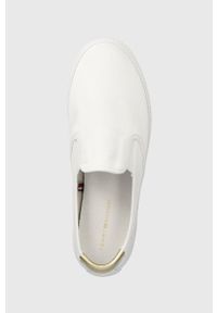 TOMMY HILFIGER - Tommy Hilfiger tenisówki ESSENTIAL SLIP-ON SNEAKER damskie kolor biały FW0FW06956. Zapięcie: bez zapięcia. Kolor: biały. Materiał: bawełna, guma #5