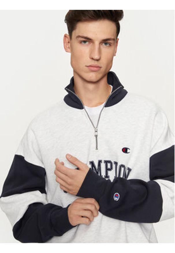 Champion Bluza 220435 Szary Regular Fit. Kolor: szary. Materiał: bawełna