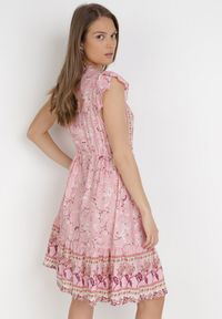 Born2be - Jasnoróżowa Sukienka Vulco. Kolor: różowy. Długość rękawa: krótki rękaw. Wzór: kwiaty, aplikacja. Długość: mini #3