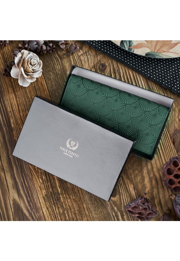 Portfel skórzany PAOLO PERUZZI IN-58-GR zielony. Kolor: zielony. Materiał: skóra. Wzór: geometria