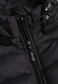 Renee - Czarna Pikowana Kurtka Przejściowa o Taliowanym Kroju z Odpinanym Kapturem Elzinnora. Kolor: czarny. Materiał: nylon, jeans #5