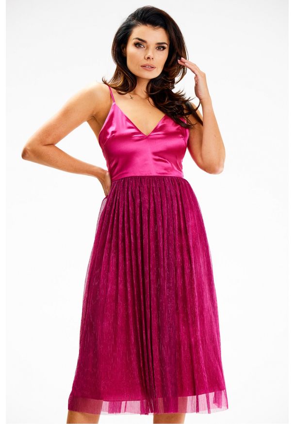 Awama - Zjawiskowa wieczorowa sukienka na ramiączkach fioletowy tiul. Okazja: na imprezę. Kolor: fioletowy. Materiał: tiul. Długość rękawa: na ramiączkach. Styl: wizytowy