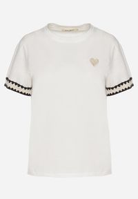 Born2be - Biały T-shirt z Bawełny Ozdobiony Sercem Firiane. Okazja: na co dzień. Kolor: biały. Materiał: bawełna. Wzór: aplikacja. Styl: klasyczny, casual