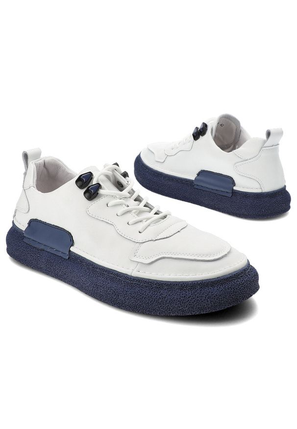 Biało-Granatowe Sneakersy Artiker Stylowe Obuwie Męskie. Okazja: na co dzień. Kolor: biały. Materiał: skóra, guma. Szerokość cholewki: normalna