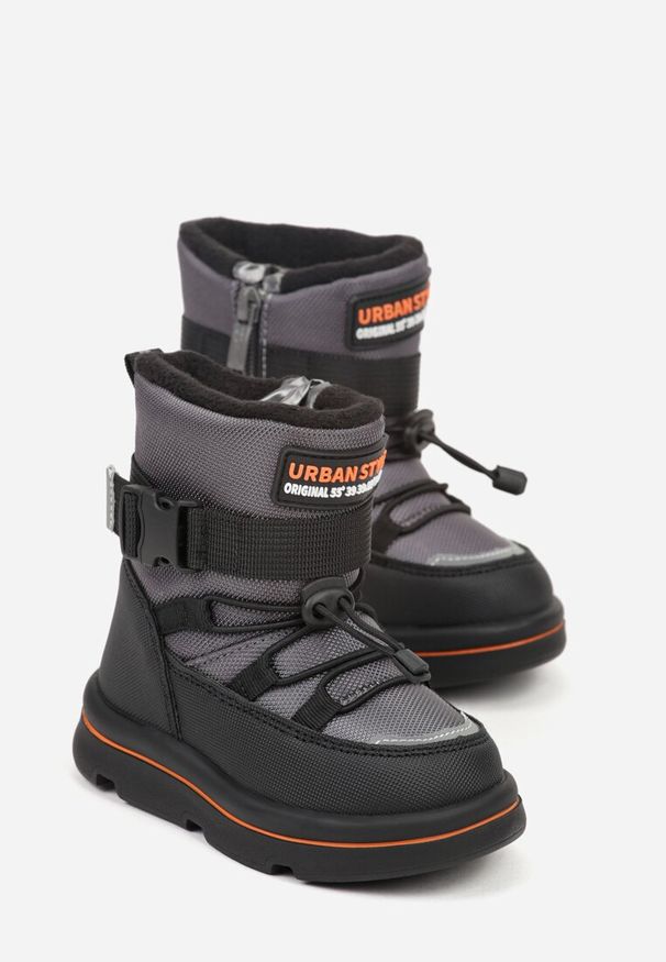 Born2be - Szare Śniegowce Wodoodporne z Napisem i Paskiem z Klamrą Monariella. Okazja: na co dzień. Zapięcie: klamry. Kolor: szary. Materiał: jeans, dresówka. Wzór: napisy. Styl: casual