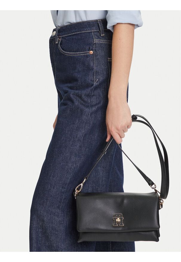 TOMMY HILFIGER - Tommy Hilfiger Torebka Th Modern Conv Crossover AW0AW17465 Czarny. Kolor: czarny. Materiał: skórzane