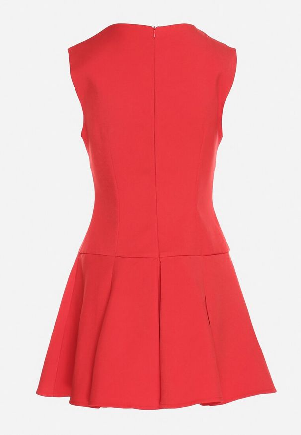 Born2be - Czerwona Rozkloszowana Sukienka z Wycięciem przy Dekolcie Atarinea. Okazja: na co dzień. Kolor: czerwony. Wzór: aplikacja. Typ sukienki: proste. Styl: casual