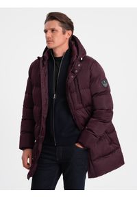 Ombre Clothing - Długa zimowa kurtka męska pikowana o satynowym wykończeniu - bordowa V4 OM-JALJ-0147 - XL. Kolor: czerwony. Materiał: satyna. Długość: długie. Wzór: nadruk. Sezon: zima. Styl: elegancki