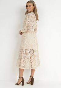 Born2be - Jasnobeżowa Sukienka Eudoreia. Typ kołnierza: kołnierzyk stójkowy. Kolor: beżowy. Wzór: ażurowy, aplikacja. Typ sukienki: rozkloszowane. Materiał: bawełna, materiał, koronka. Długość rękawa: długi rękaw. Sezon: lato. Styl: elegancki, boho. Długość: midi #5