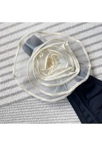 Intica - Bikini bez ramiączek z kwiatowym wzorem na lato Corella. Kolor: beżowy. Materiał: tkanina, materiał. Wzór: kwiaty #11