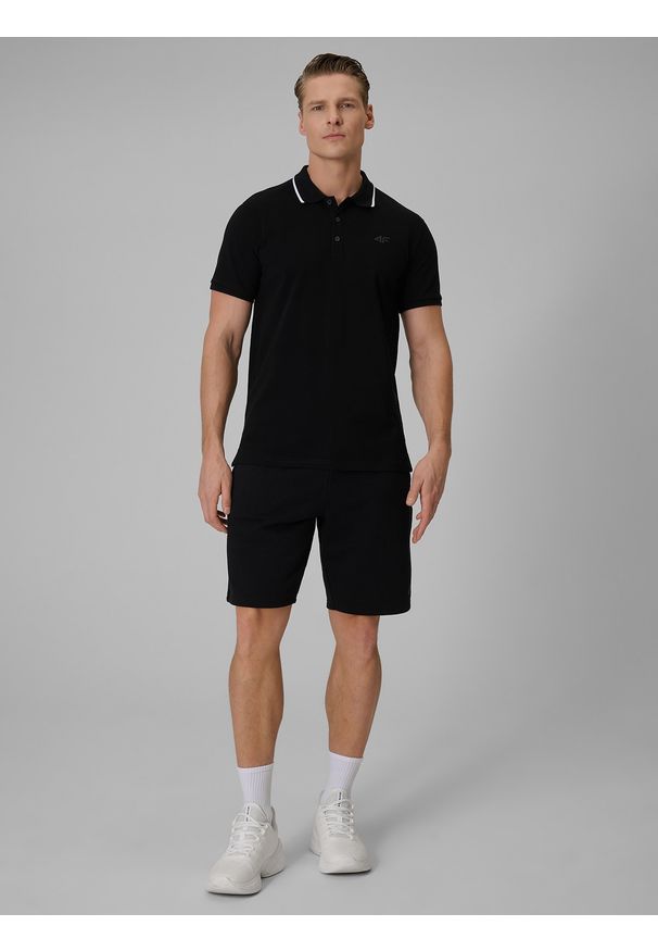 4f - 4F Koszulka polo regular męska - czarna S. Okazja: na spacer, na co dzień, do pracy. Typ kołnierza: polo. Kolor: czarny. Materiał: dzianina, skóra, materiał. Styl: casual, klasyczny